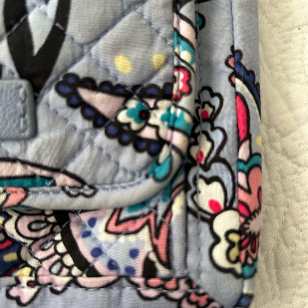 Vera Bradley RFID crossbody bag in Makani paisley pattern. Nice used shape! - Picture 5 of 15